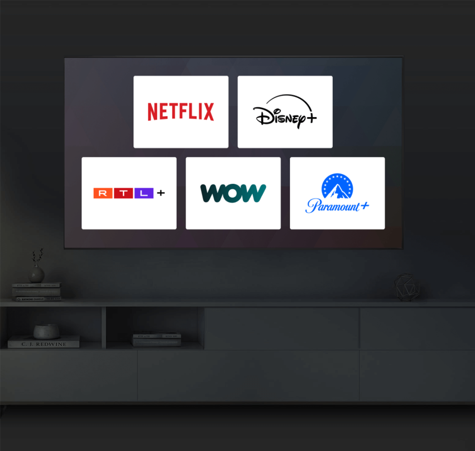 Fernseher auf dem Symbole für verschiedene Streaming Anbieter zu sehen sind.